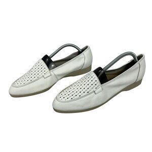 Cobbie Cuddlers Womens White Leather Woven Slip On Loafers Size M Comfort Flat